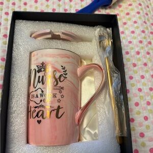 NURSE IS A WORK OF HEART Nurse Tea Mug-Micro/Dishwasher safe/Lid/Spoon New
